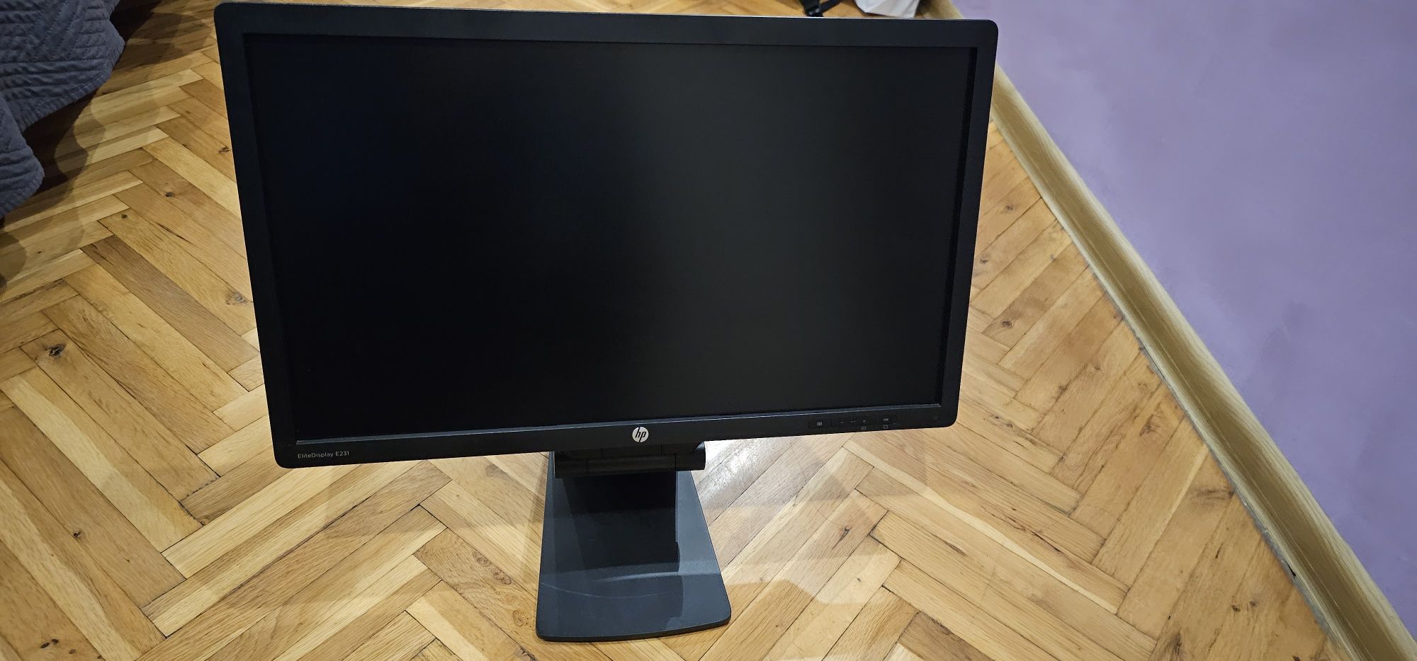 Монитор HP E231 EliteDisplay