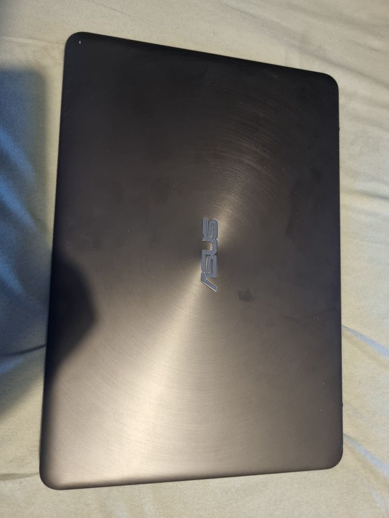 Asus ZenBook M3, UX305CA, metalic cu defect