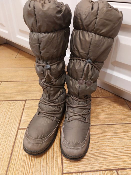 Cizme de iarnă mărime 39. Impermeabile.