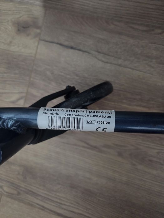 Scaun cu rotile (fotoliu rulant) ultrausor din aluminiu