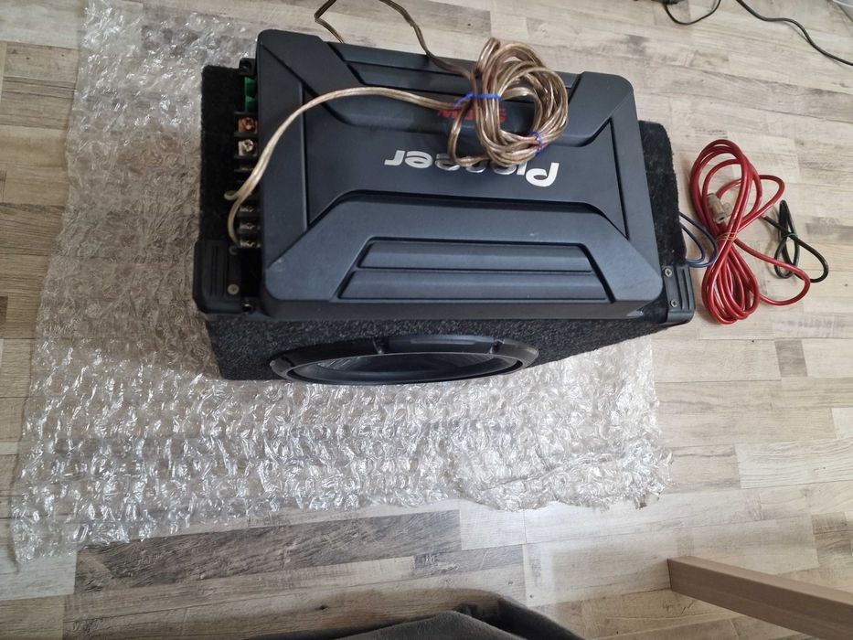 Pioneer - Усилвател и бас каса /линк към видео/