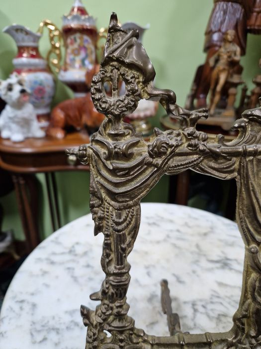 Стара страхотна антикварна английска бронзова поставка за снимки