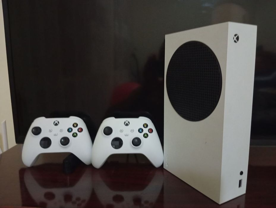 Продаю Xbox Series S
