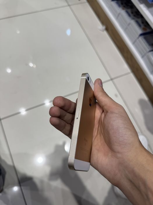 iPhone SE (2016) 1st generation gold