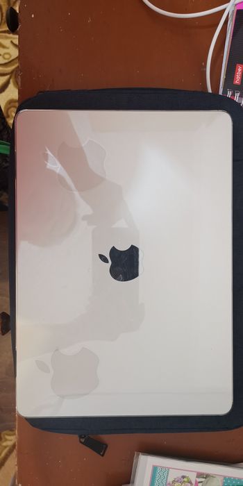 Макбук эйр 13  в идеальном состоянии