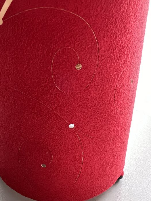 Lampa veioza culoare rosie model catifelat perforat inaltime 25 cm