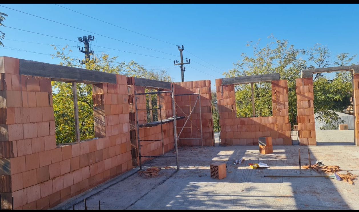 Constructii, amenajări interioare si exterioare