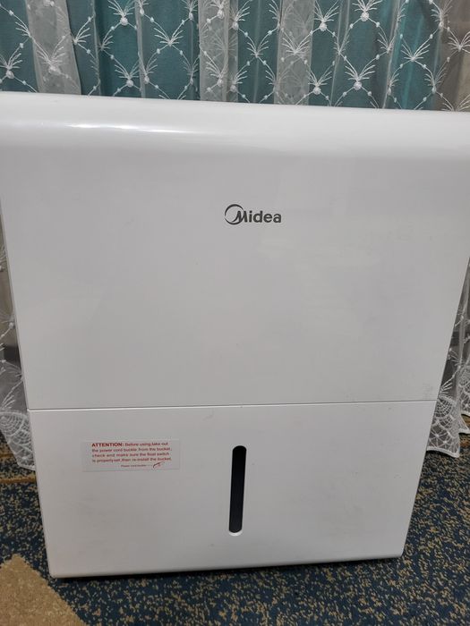 Осушитель воздуха Midea на 30л/сутки