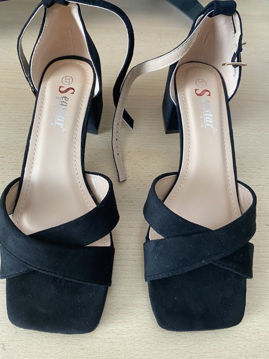 Sandale noi, marimea 37 - toc patrat