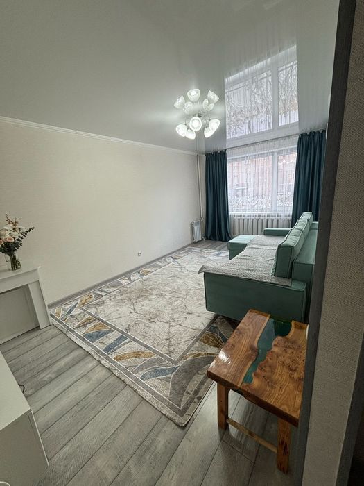 Продам 3-х комнатную квартиру в центре