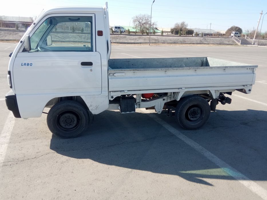 Машина яхши холатда матор афтоле емиди метан 30 ликдан 2 дона ку́йилга