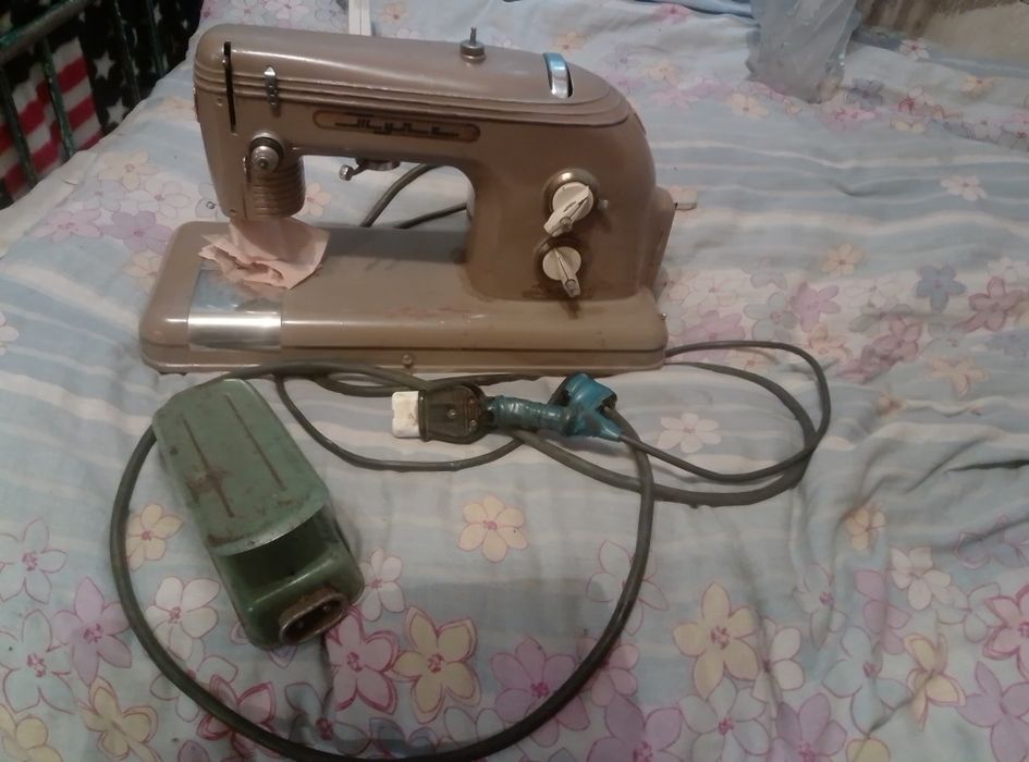 швейная машинка с педалькой