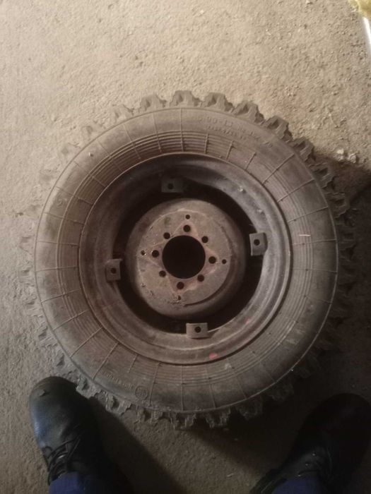 Гуми 13 цола с джанти за селскостопански машини