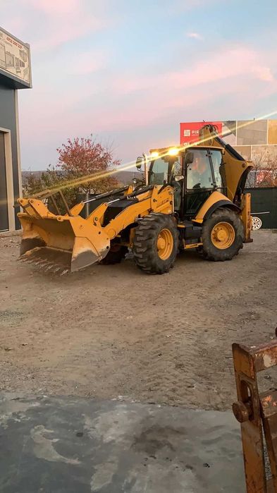 Buldoexcavator  CAT 434 F2 cu roti egale