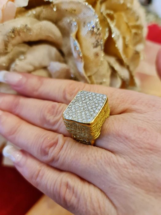 Inel aur 18 kt cu diamante, superb