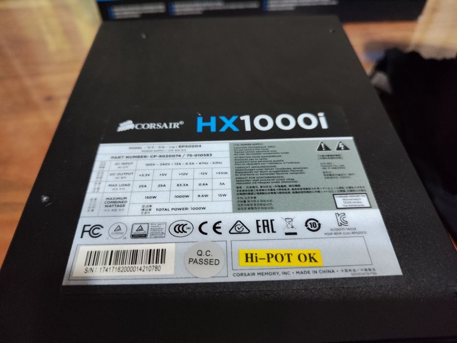 Продавам отлично захранване Corsair HX1000i 1000W 80PLUS Platinum