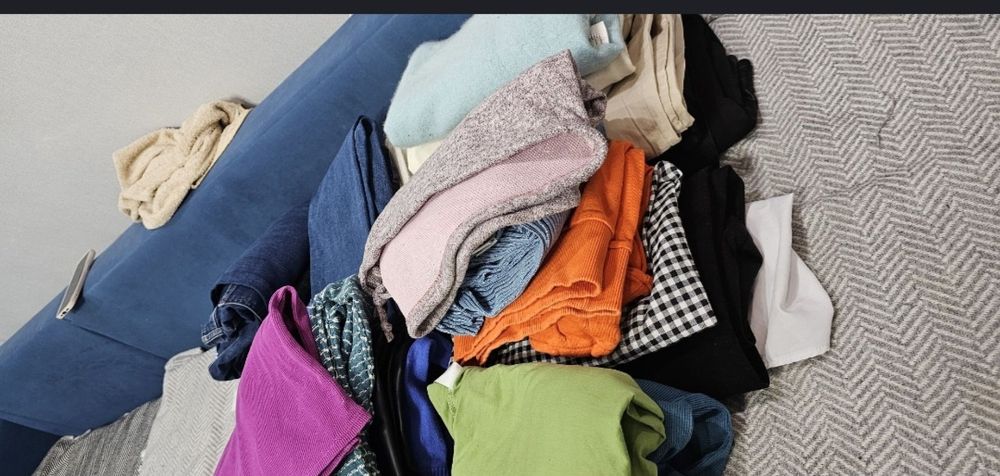 Продам 2 пакете вещей в 1 руки