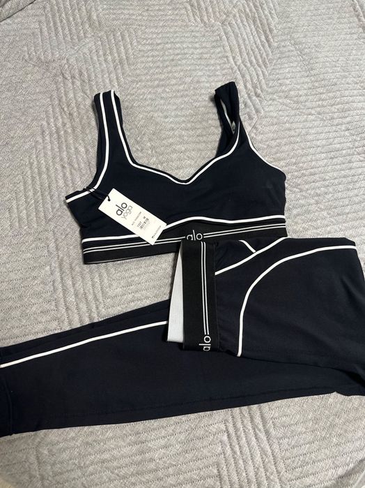 Двойка Alo yoga спорт