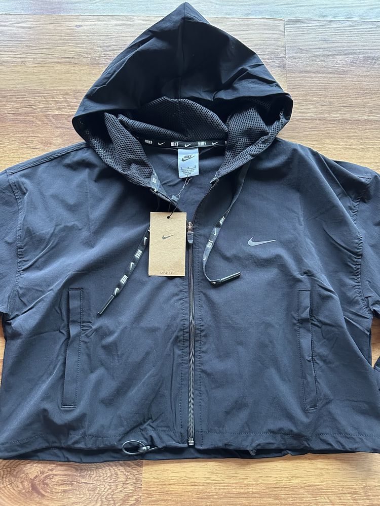 Дамска,черна,непромокаема ветровка Nike с ластици на кръста