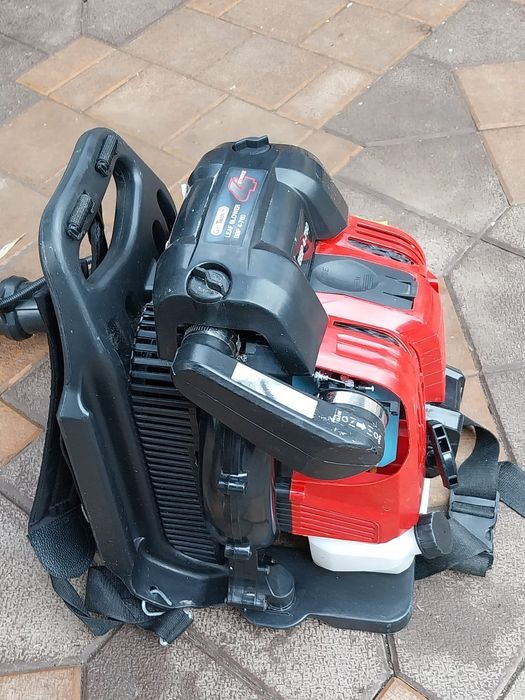 Suflanta de frunze GeoTech  BBP 4-760 cu motor în 4 timpi , noua