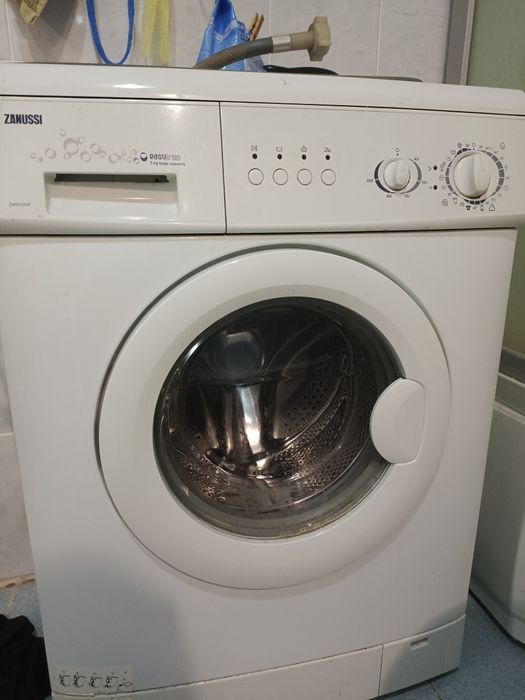Продам стиральную машину zanussi