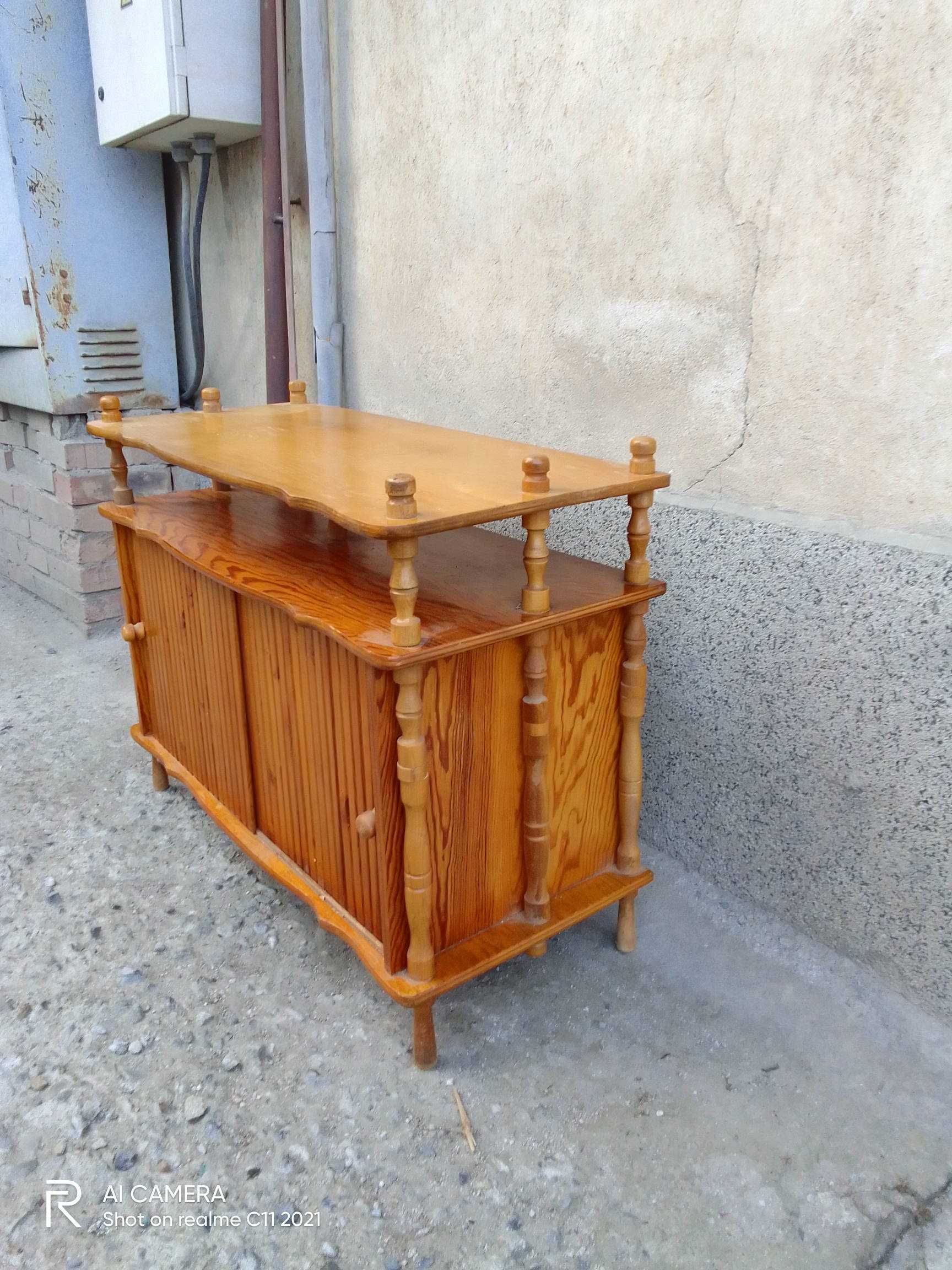 Продава се 2етажерки и шкаф от чам
