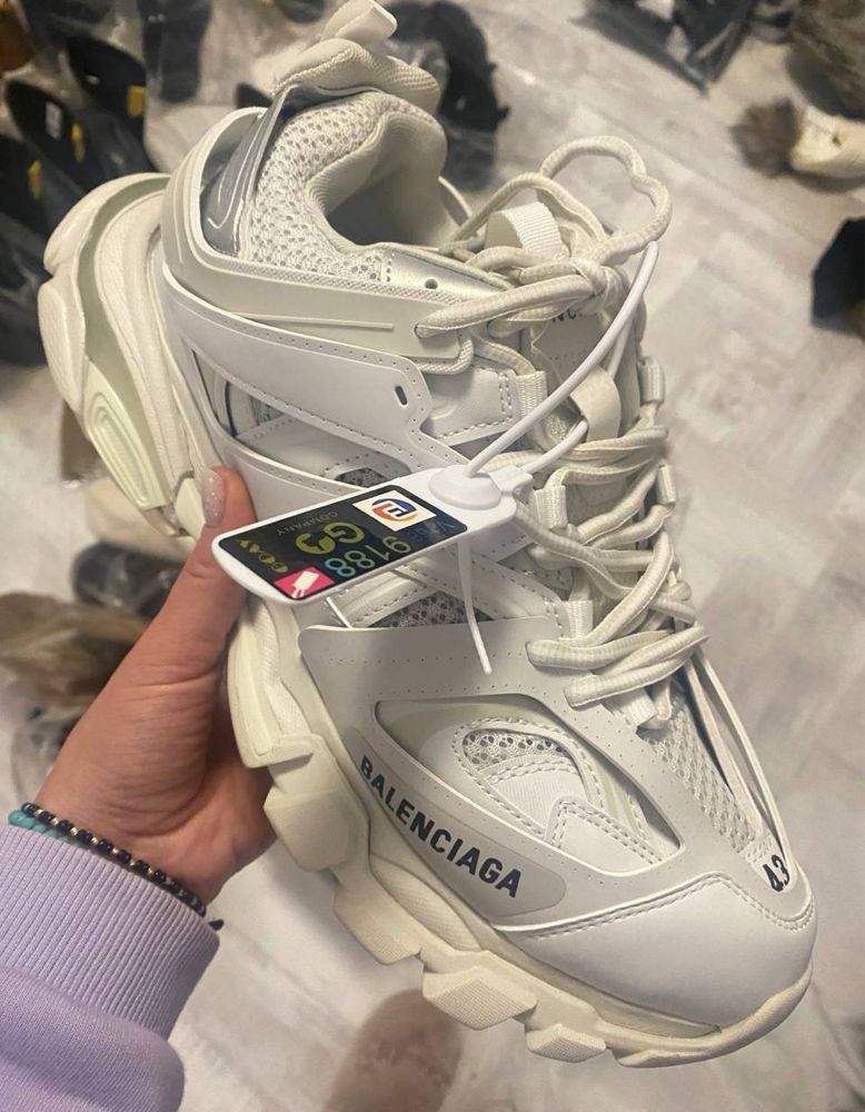 Stoc Balenciaga Track