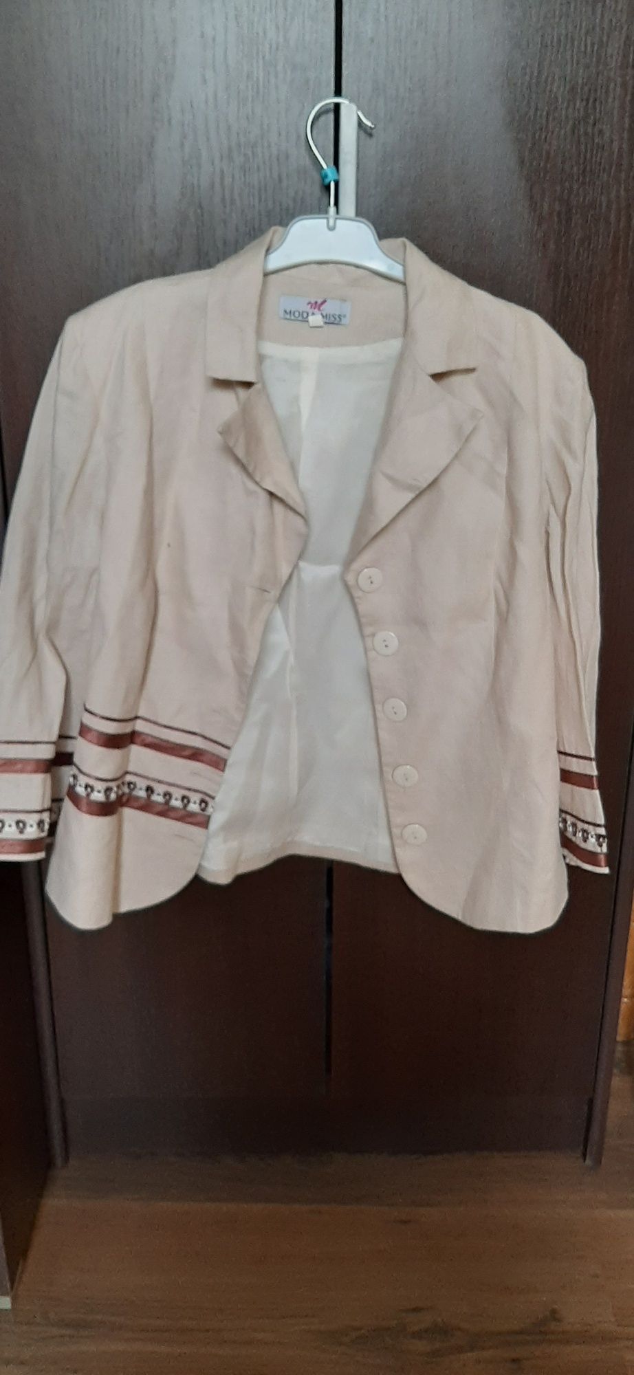 Vând costum de in  marimea 42