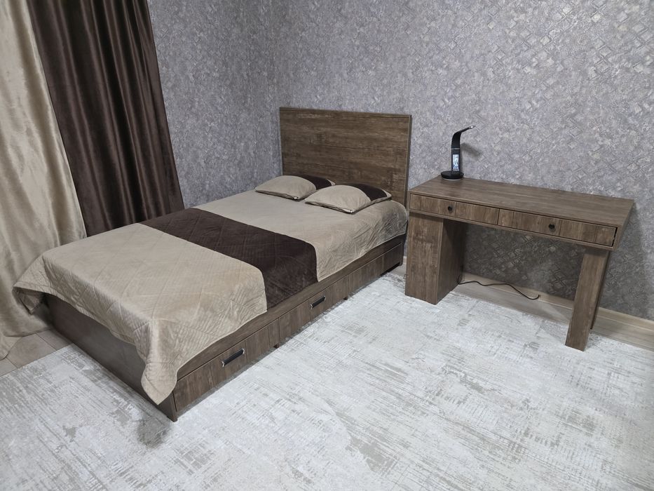 Продаётся кровать 120×200 +ортопедический матрас +письменный стол