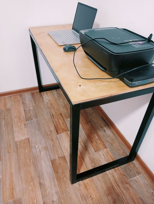 Продам стол новый