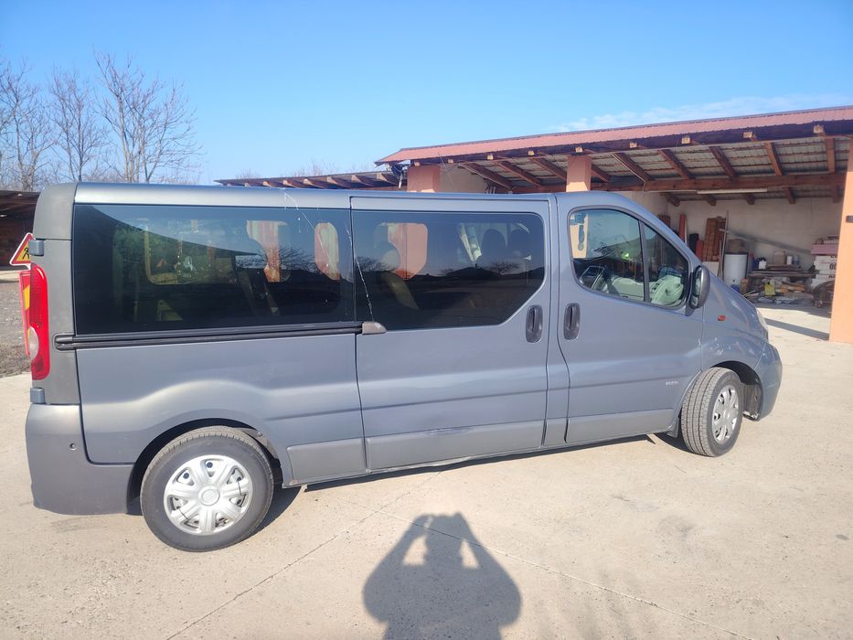 Vând Opel vivaro 8 +1