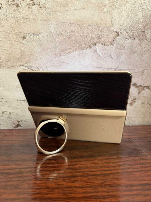 Продавам изгодно Honor Magic V5 - чисто нов сгъваем телефон