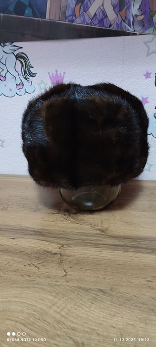 Продам головные уборы.