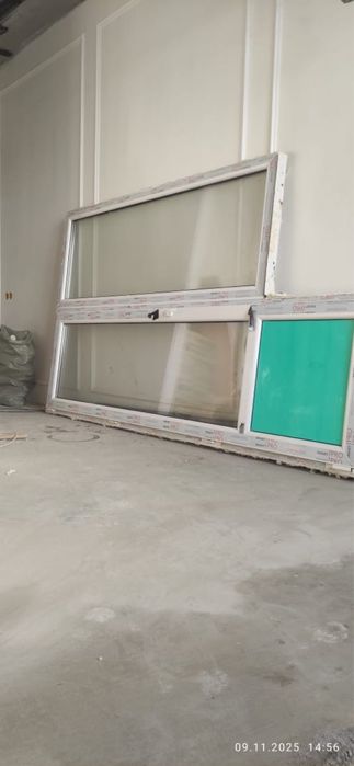 Пластиковая дверь с окном от балкона