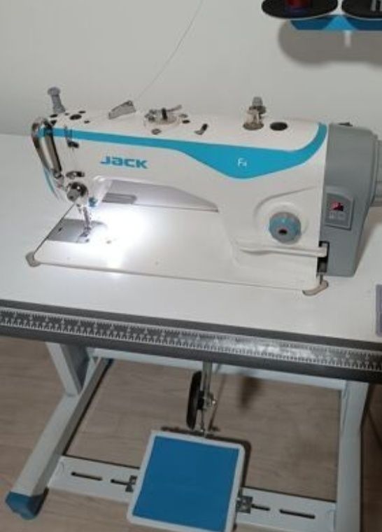Швейная машинка jack f4