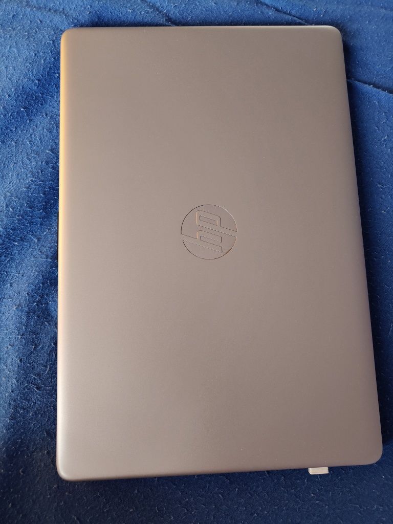 Продавам лаптоп hp