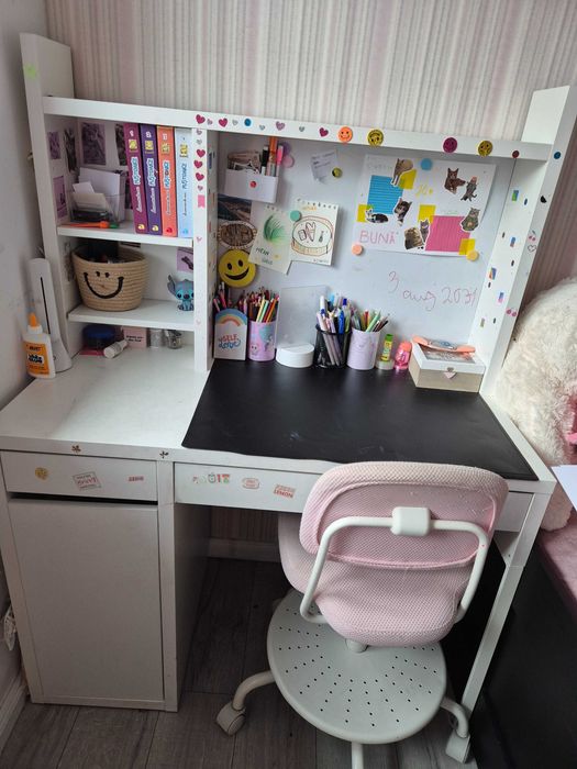 Vand birou si scaun Ikea.
