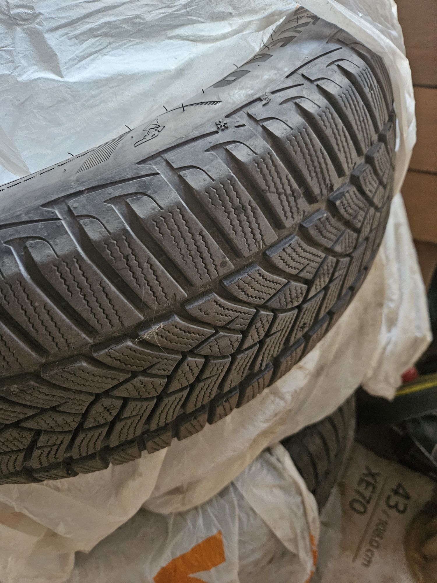 Зимни гуми Goodyear 4бр 225/60/16