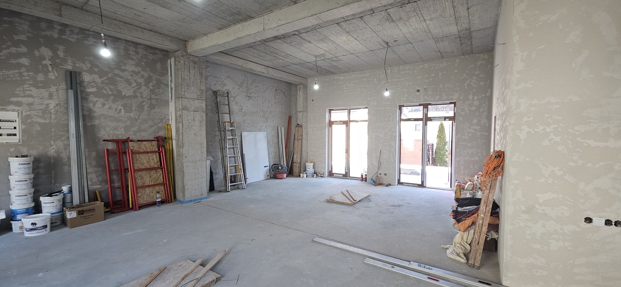 Închiriez 2 spatii comerciale str G Coșbuc