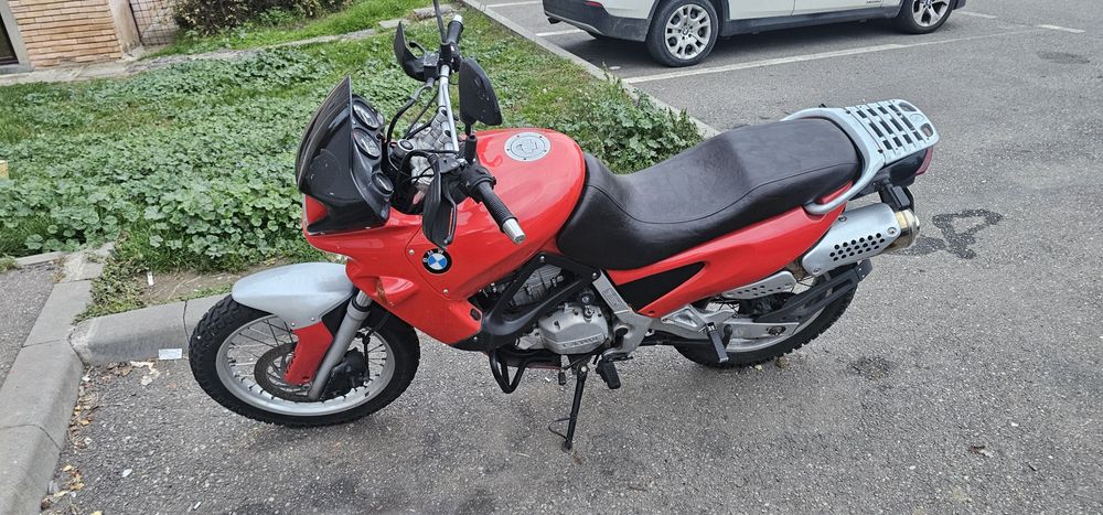Vând motocicleta BMW f650