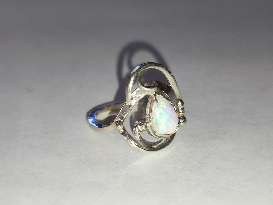 Изящное колечко с редким камнем ОПАЛ ОГНЕННЫЙ