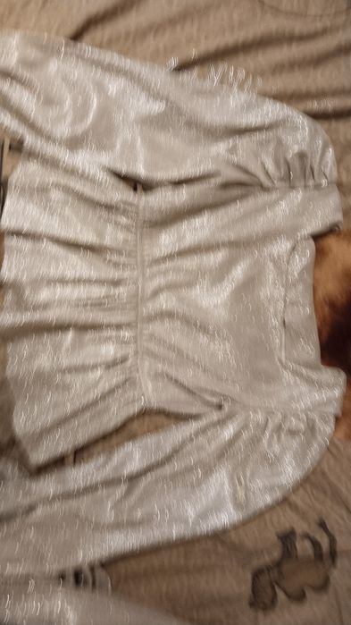 Продам блестящие костюм на девочек 7-8лет