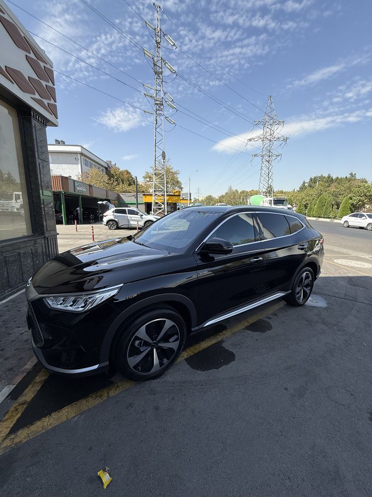 BYD Song plyus 2 позиция Gibrid сотилади. 2023 йил 55.000 халол.