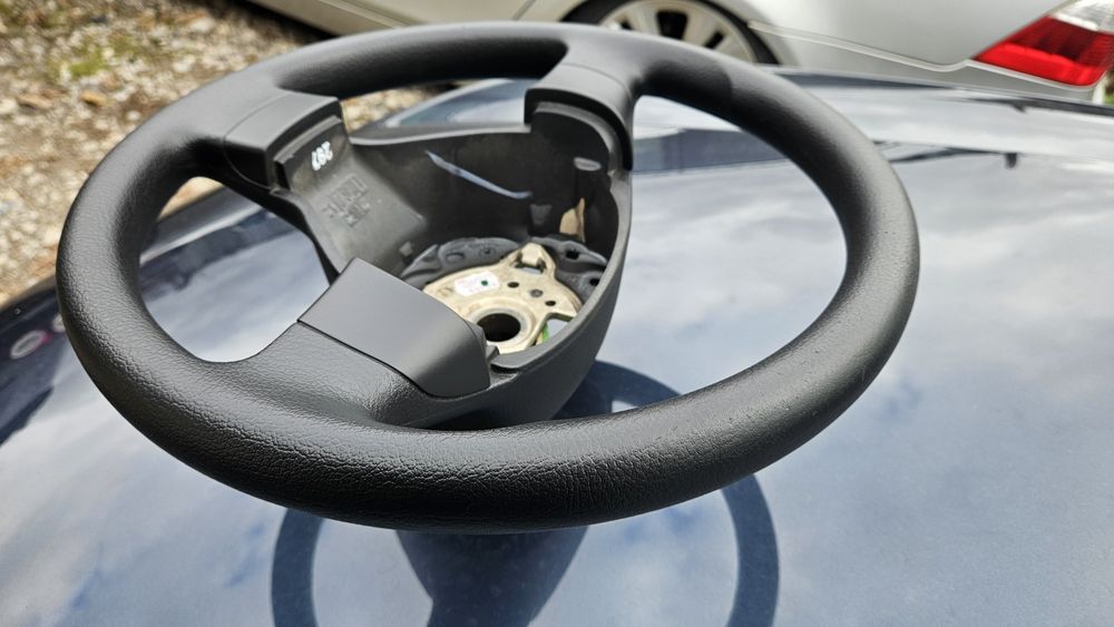 Волан VW три лъча в идеално състояние! И топка за скоростен лост.