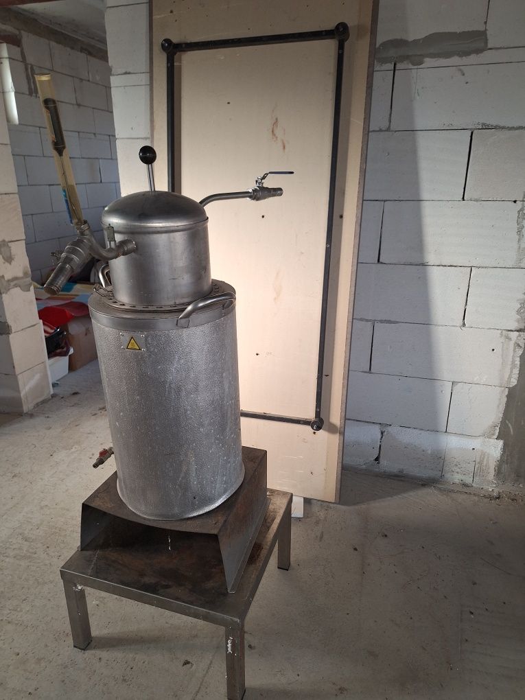 Vând pasteurizator pe gaz