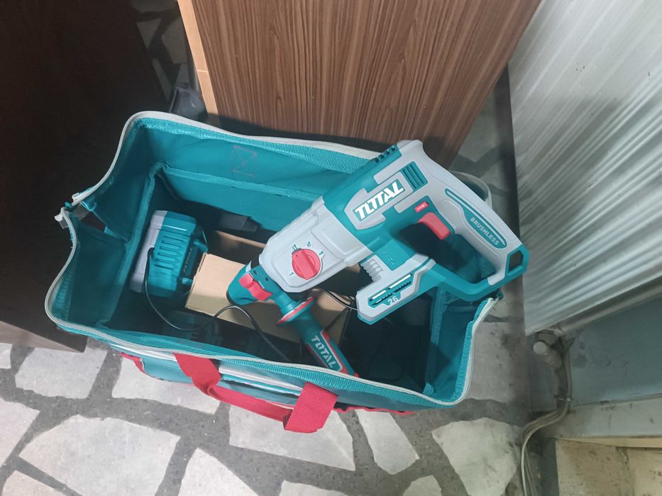 Гайковерт TOTAL 850 NM на завиване, 1000 NM на отвиване , 280лв.