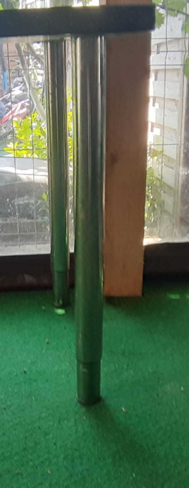 Masă și 6 scaune tip bar