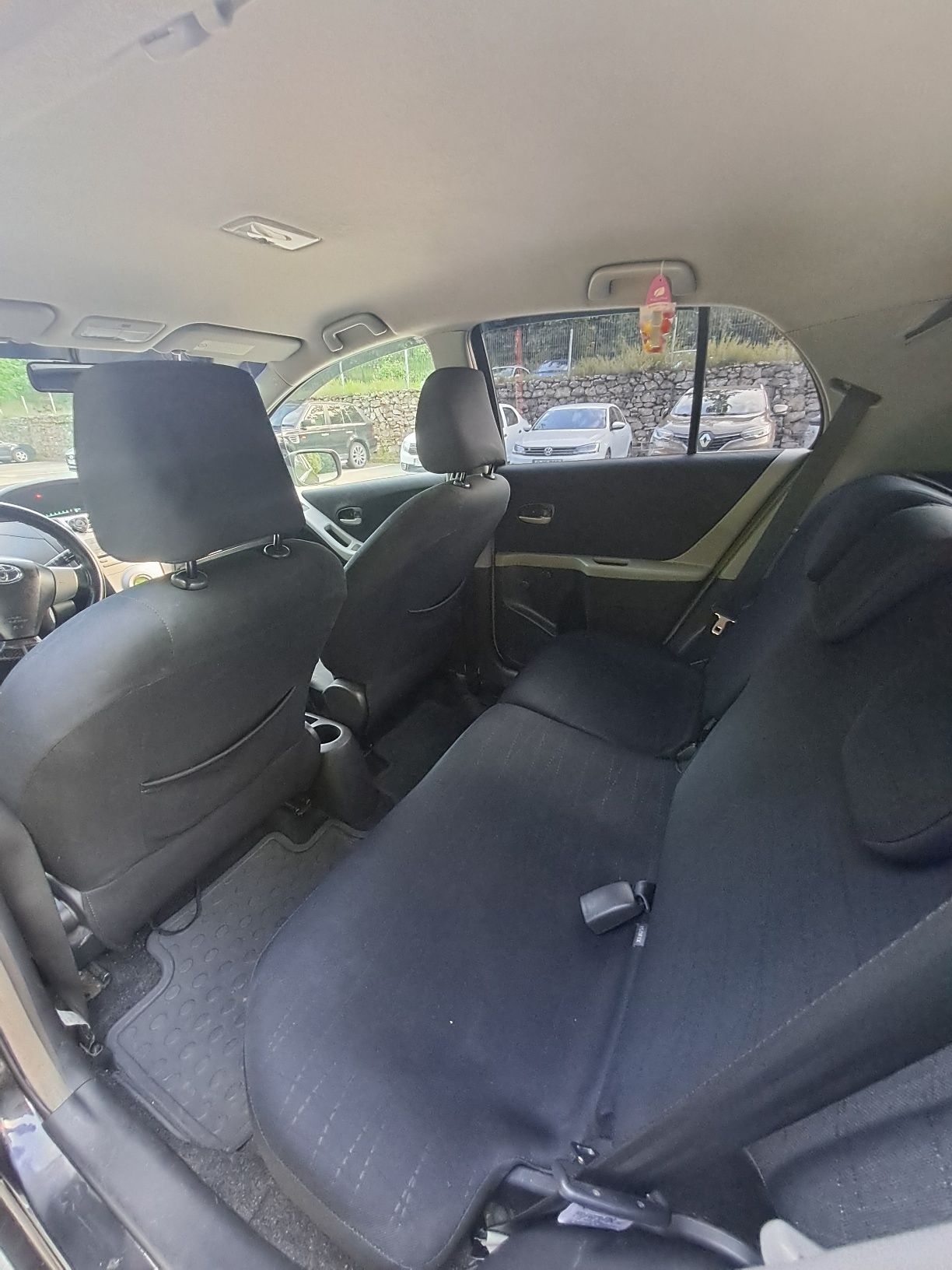 Toyota Yaris automata,1.3 benzina,90 cp