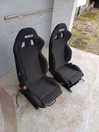 Спортни седалки Sparco R100 с плъзгащи шини.
