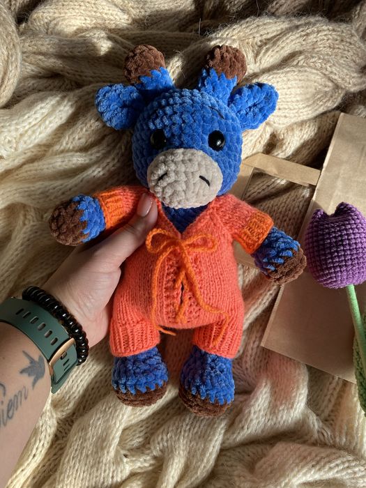 Вязанный плюшевый жирафик
